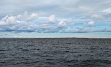 Ruhnu Adası'na açık Baltık Denizi görüntülemek.