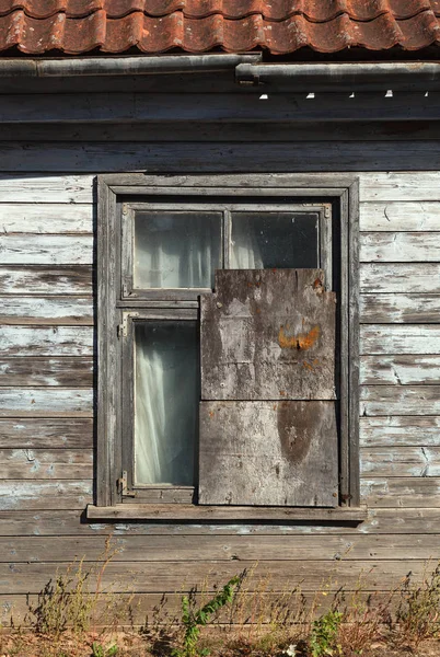 Zobacz Stare Drewniane Okna Ulicy — Zdjęcie stockowe