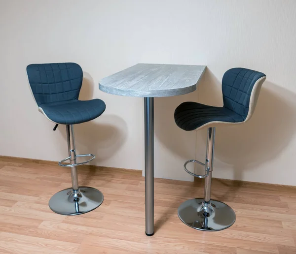 Two Rotatable Chairs Table — Stockfoto