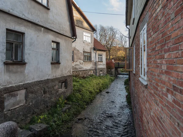 Floden Mellan Husen Gamla Stan Kuldīga Lettland — Stockfoto