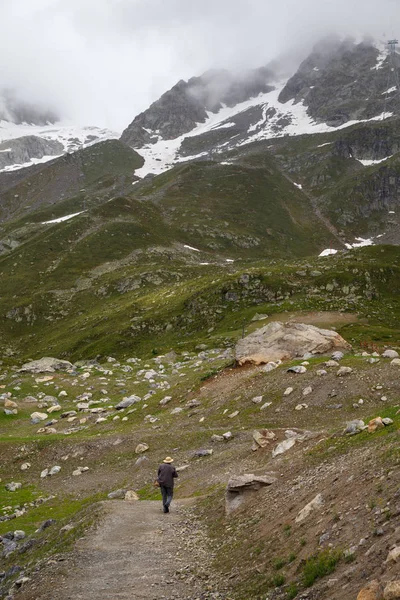 Met het oog op de Mont Blanc in bewolkt tijd, — Stockfoto