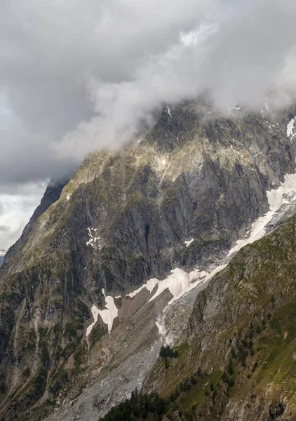 Vista para o Mont Blanc em tempo nublado , — Fotografia de Stock
