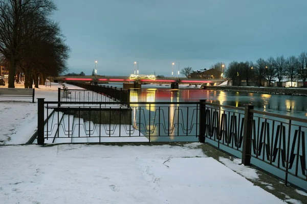 Pohled na pobřeží kanálu. — Stock fotografie