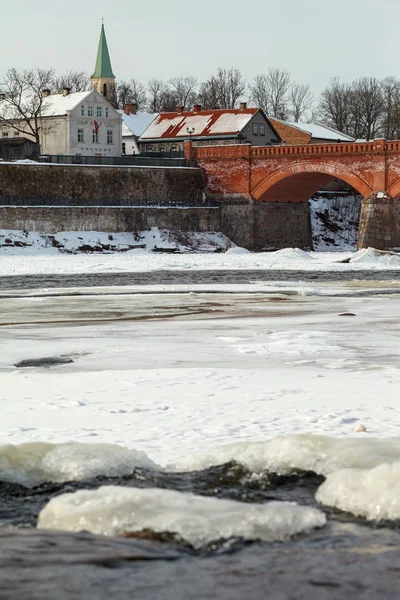 Frühling auf dem Fluss. — Stockfoto