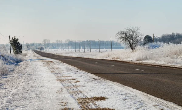 Země silnice v zimě. — Stock fotografie