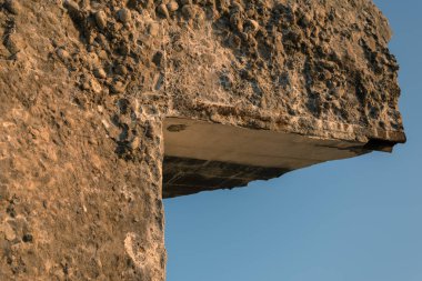 terk edilmiş evde duvar.