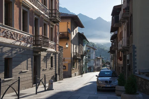 Sabah sokakta Chatillon.