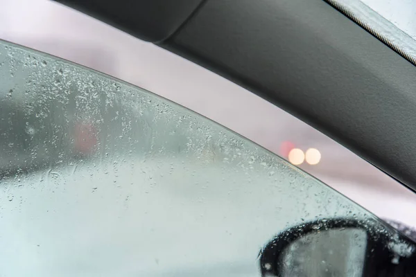 Wazig beeld van de binnenkant van de auto. — Stockfoto