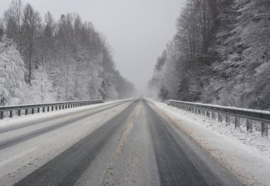 karlı kış yol.