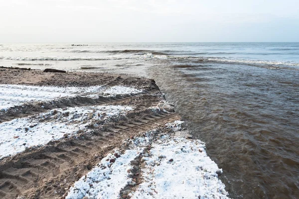 Entry of small river on sea coastline. — Stock Photo, Image