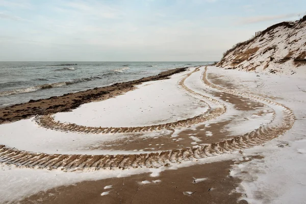 Côte enneigée de la mer Baltique . — Photo
