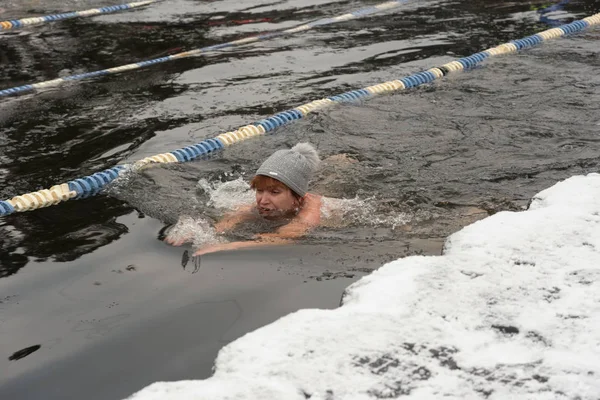 겨울에는 수영장 오픈. — 스톡 사진