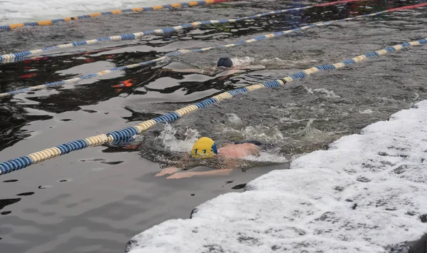 Piscina abierta en invierno . — Foto de Stock