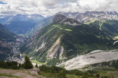 Mont Blanc bulutlu zamanında göster.