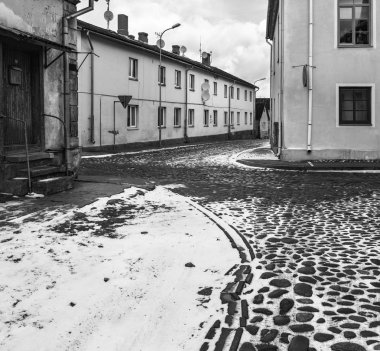 Sokaktaki eski evler.