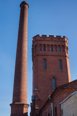 Tuğla eski su kulesi.