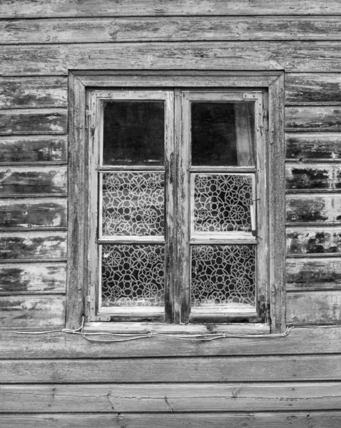 Casa velha de madeira na rua . — Fotografia de Stock