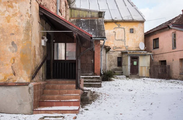 Maisons anciennes dans la rue . — Photo