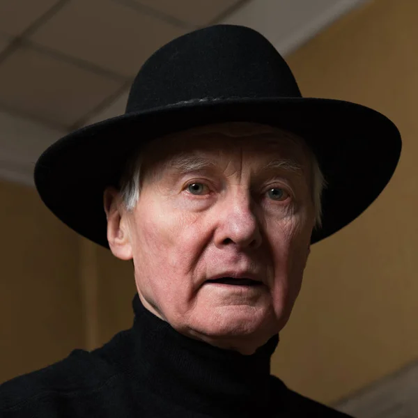 Handsome man with hat. — Stock Photo, Image