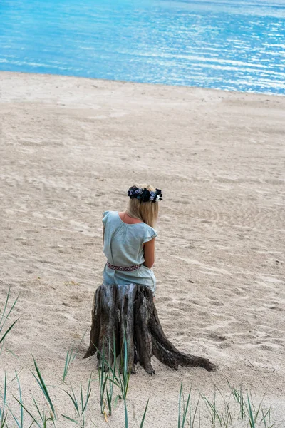 Relaxation Jolie Femme Sur Plage — Photo