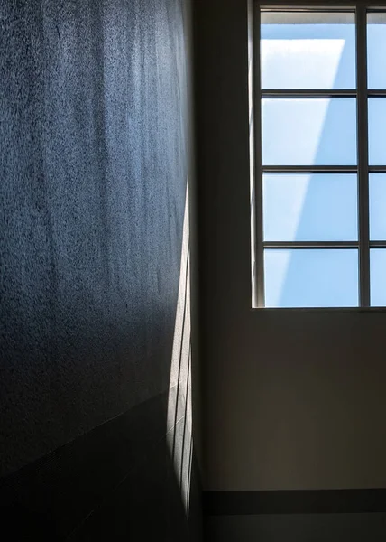 창문이 계단을 바라봄 — 스톡 사진