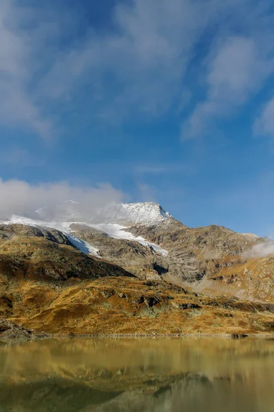 夏天去瑞士山区旅行 — 图库照片