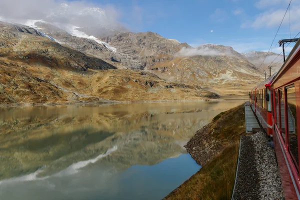 Reise Die Berge Der Schweiz Sommer — Stockfoto