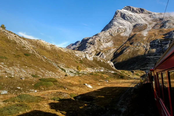 Reis Een Zomer Naar Zwitserse Bergen — Stockfoto