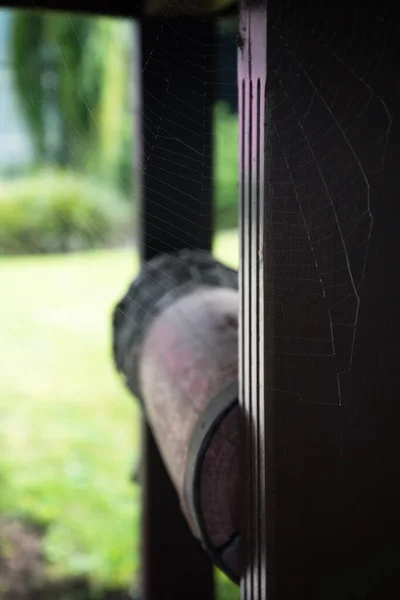 Teilweise Gut Mit Spinnennetz Ziehen — Stockfoto