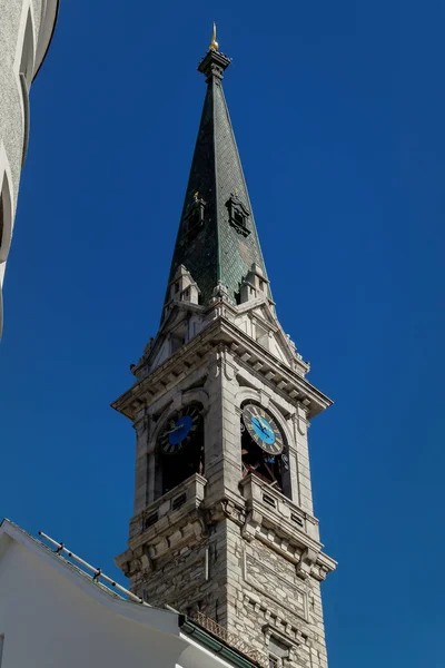 Вид Церковную Башню Часами — стоковое фото