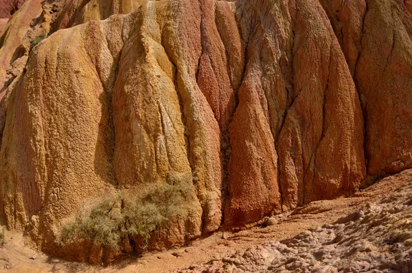 伊塞克湖 吉尔吉斯斯坦 童话峡谷的橙色 黄色和红色岩石 — 图库照片