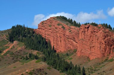 Kırmızı kumtaşı kaya oluşumları yedi boğa ve kırık kalp, Kırgızistan, Issyk-Kul bölge, Orta Asya kanyonda Jeti oğuz