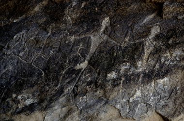 Antik petroglifler, Qobustan Milli Parkı, kaya resimleri tasvir eden adam, kadın ve baş boğa, Azerbaycan, Kafkasya