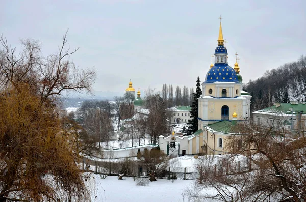 Complejo Del Monasterio Vydubychi Invierno Kiev Ucrania Vista Desde Jardín —  Fotos de Stock