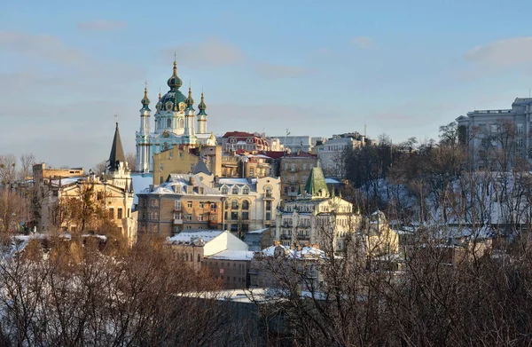 Skyline Kijów Kościół Świętego Andrzeja Znajduje Się Górze Pochodzenia Andriyivskyy — Zdjęcie stockowe
