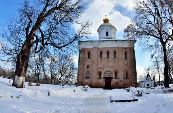 Saint Michael Church Vydubychi Monastery Complex Wintertime Kyiv Ukraine Family — Stock Photo, Image