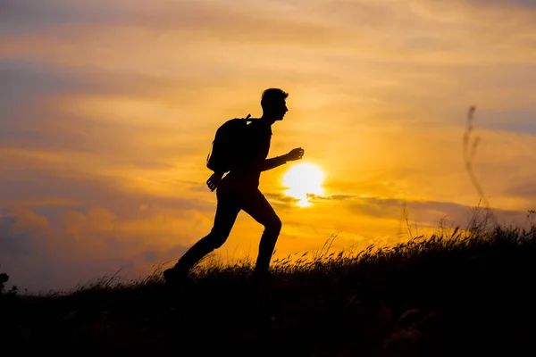 Segui Tuoi Sogni Silhouette Uomo Tramonto Escursionista Con Zaino Che — Foto Stock