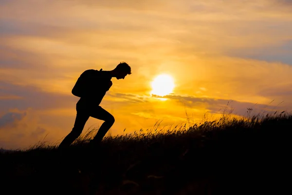 Segui Tuoi Sogni Silhouette Uomo Tramonto Escursionista Con Zaino Che — Foto Stock