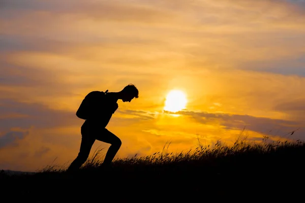 Segui Tuoi Sogni Silhouette Uomo Tramonto Escursionista Con Zaino Che — Foto Stock