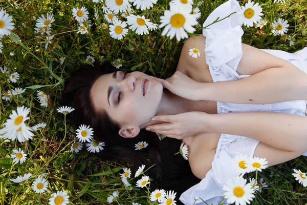 Hermosa Mujer Una Flor Abuelos Disfrutando Tiempo Aire Libre Chica — Foto de Stock