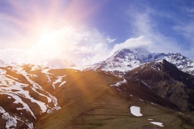 Mount Kazbek, Gürcü askeri karayolu, Kafkas Dağları