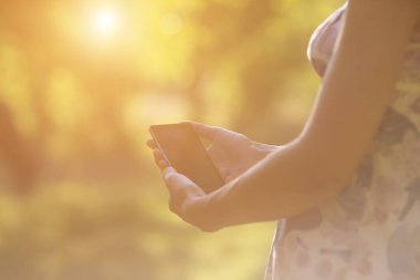 Smartphone, açık kullanan kadın