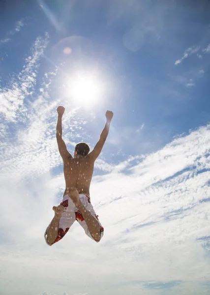 Jogador Vôlei Praia Masculino Pular Areia Quente — Fotografia de Stock