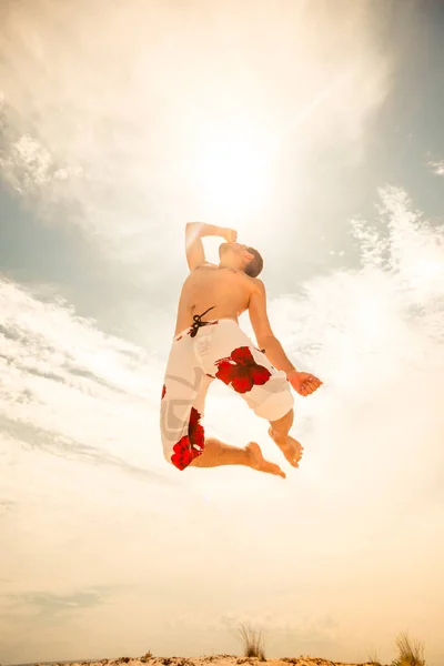 Male Beach Volleyball Game Player Jump Hot Sand — Stock Photo, Image