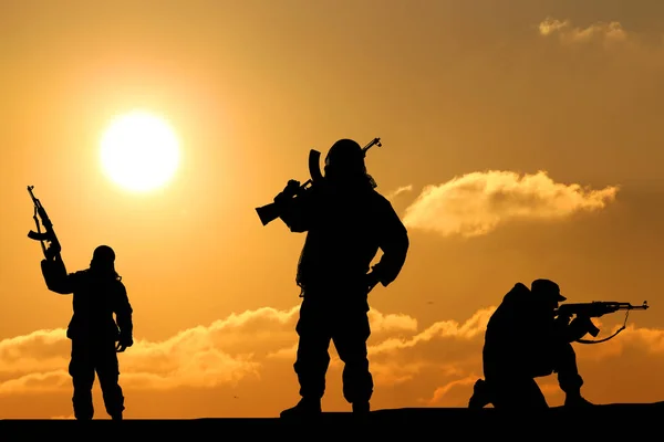 Trois Silhouettes Soldat Sur Beau Fond — Photo