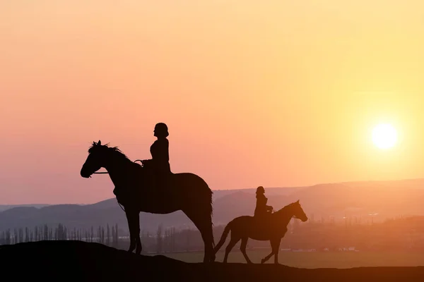Silhouette Two Girls Ride Horse Background Beautiful Sunset — Stock Photo, Image