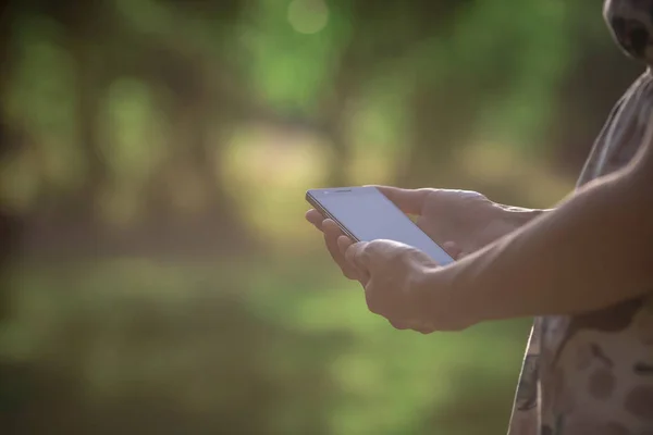 Mano Mantenga Negro Teléfono Inteligente Teléfono Celular Móvil Sobre Imagen — Foto de Stock