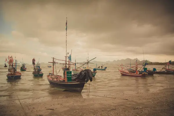 Fischerboote Der Küste Bei Ebbe Sommer Von Thailand — Stockfoto
