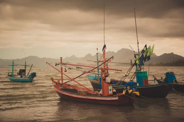 Barcos Pesca Costeira Maré Baixa Verão Tailândia — Fotografia de Stock