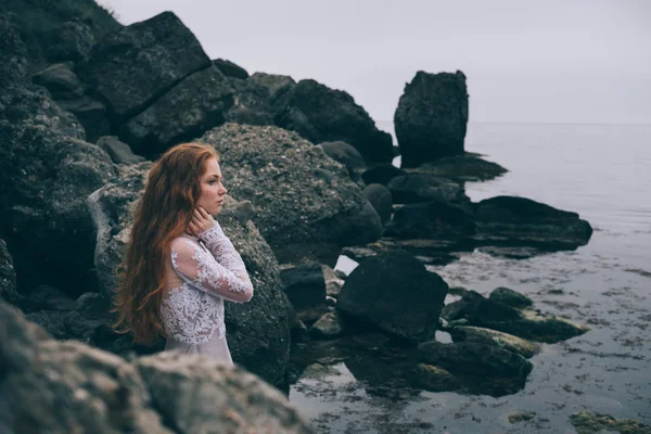 Belle Jeune Fille Matin Sous Eau Femme Mystérieuse Robe Blanche — Photo